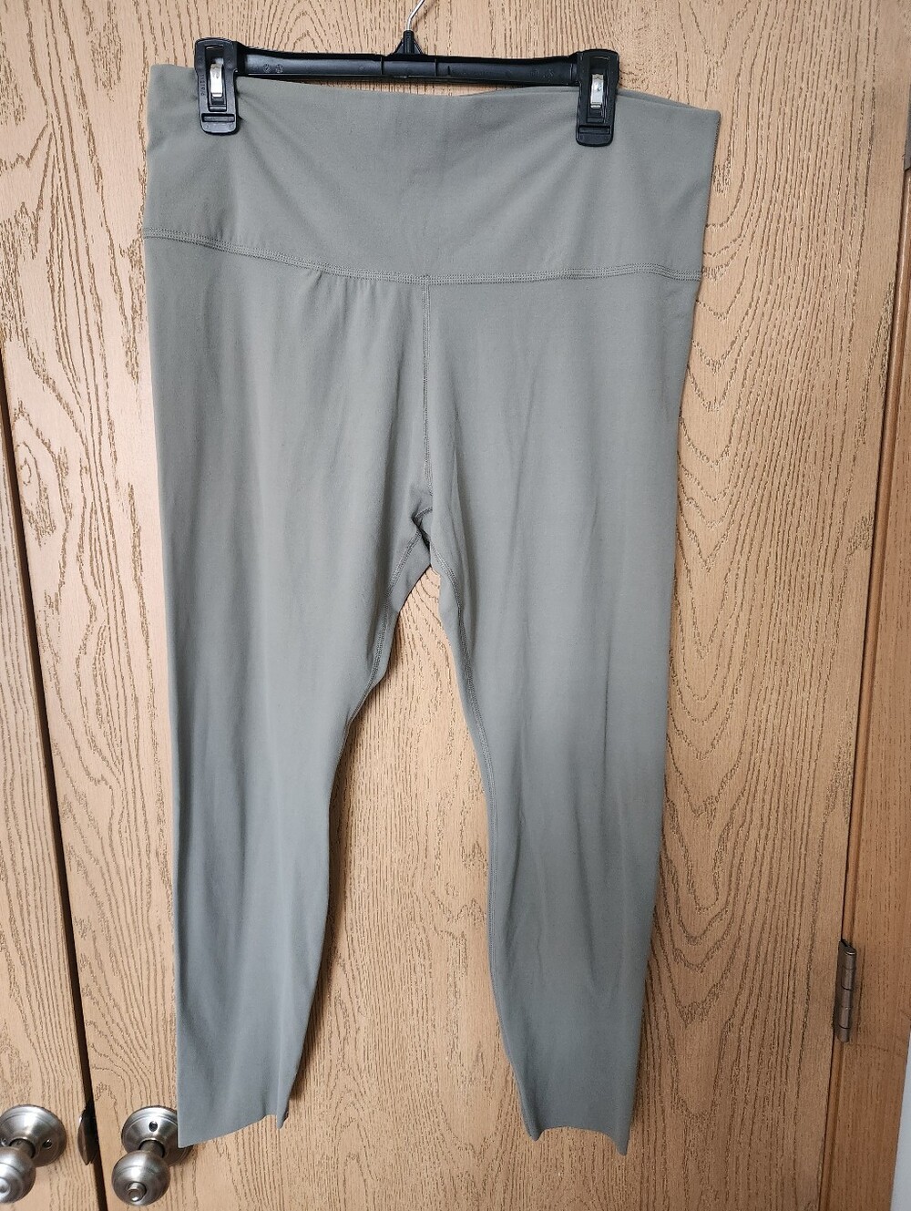 Nike Women's Sage Green Dri Fit High-Waist Leggings Calf Length